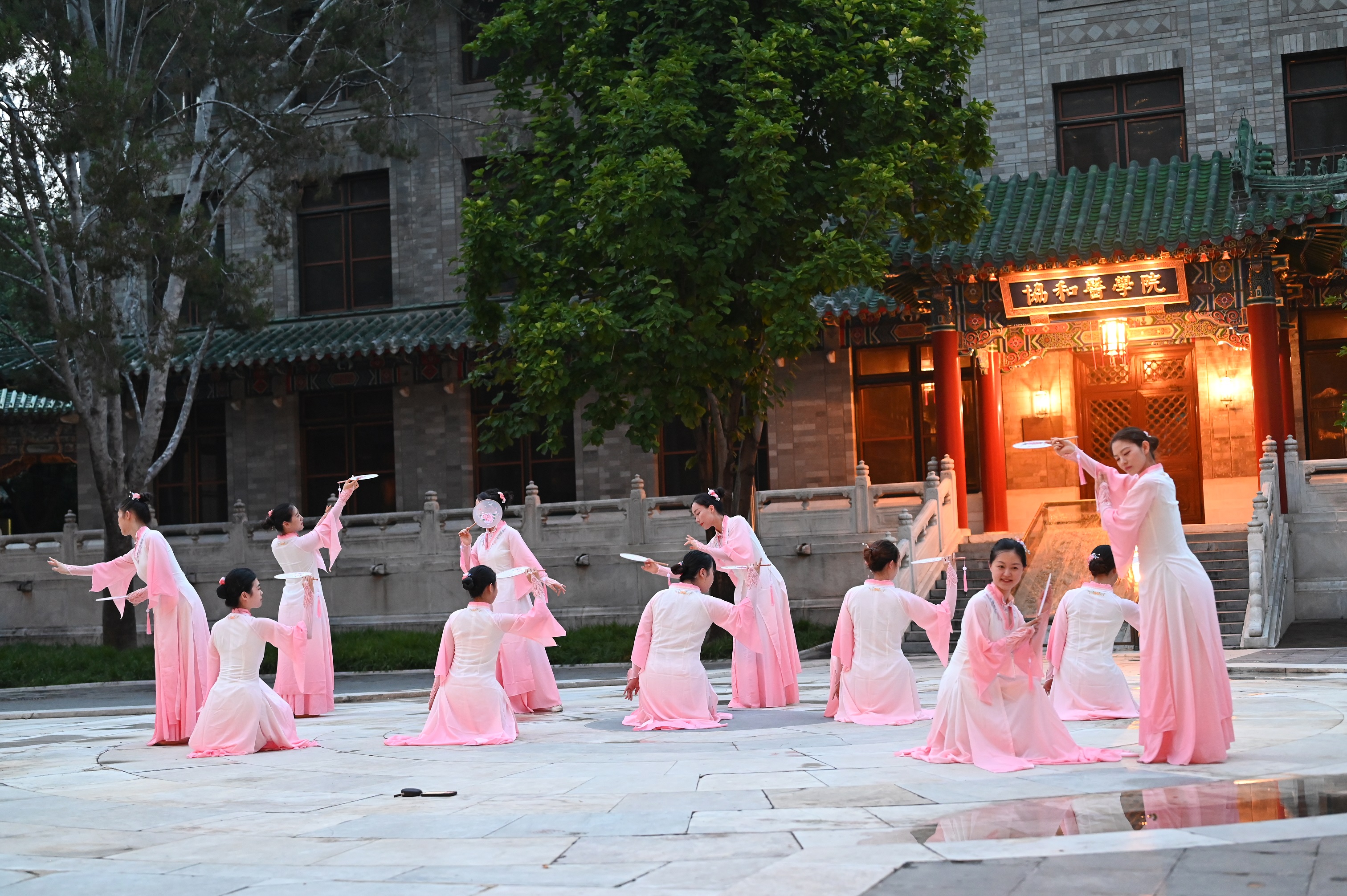 479f83426d9a4f0e8b9cb18dad1e2a59.jpg 社团照片2.JPG